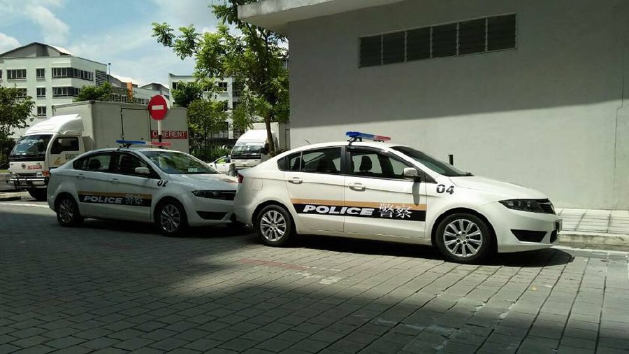 A photo of two Malaysian police vehicles emblazoned with Chinese characters was posted on social media were props used for filming a movie, police said in a statement. Pix courtesy of NST reader 