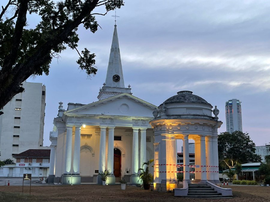 Southeast Asia’s oldest Anglican church - St George’s - was a preferred photo spot at dusk on the eve of Chinese New Year 