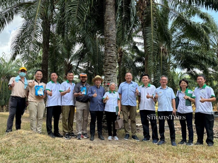 The Malaysian Palm Oil Board (MPOB), in collaboration with IBG Manufacturing Sdn Bhd, has commenced the trial for its latest innovative solution, the iM-bioGuard biofertiliser.