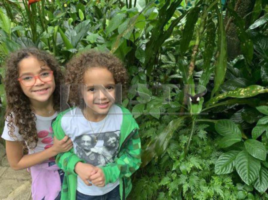 Superstar Mariah Carey, who is in the city for her concert tomorrow, posted a picture on Twitter of her children Moroccan and Monroe at the Kuala Lumpur Butterfly Park today. (Photo taken from Twitter)