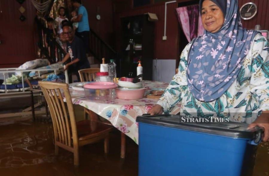 Apart from Kampung Belimbing Dalam, the floods also hit nearby villages including Kampung Pulau and Panchor. - NSTP/HASSAN OMAR