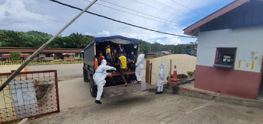 48 students from the hostel at SMK Tulid have been quarantined as they were close contacts of a teacher who had contracted Covid-19. - Pic courtesy of a reader
