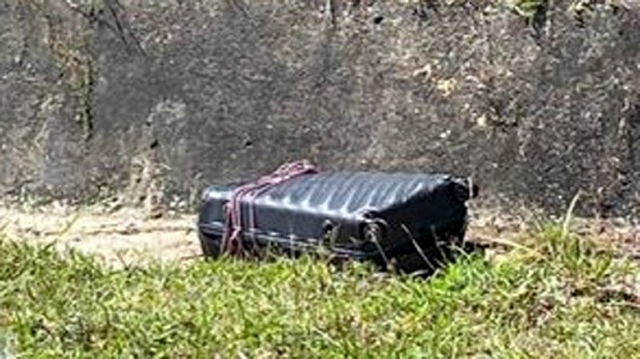 A body, chopped into six portions and concealed in a luggage bag, was found along the North-South Expressway near the Rawang Selatan interchange (northbound) at 2pm today. - Courtesy pic