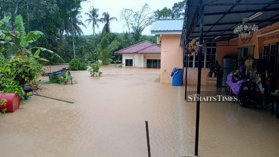 Flood at Lembah Bakti Village, Labis. - NSTP/Ahmad Ismail
