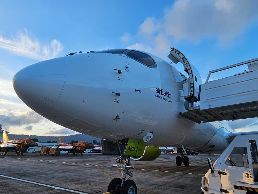 Airbus foresees tremendous potential in its A220 single-aisle modern aircraft in the Asia Pacific as the aviation industry in the region is bouncing back from the impact of the Covid-19 pandemic.- NSTP PIC