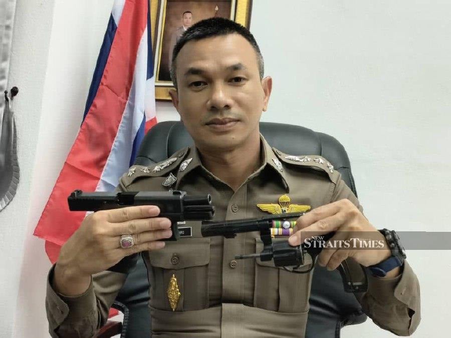 Sungai Golok police chief Colonel Pratya Baite said these guns were smuggled from abroad and mostly used by those involved in drug smuggling activities.- NSTP/Sharifah Mahsinah Abdullah