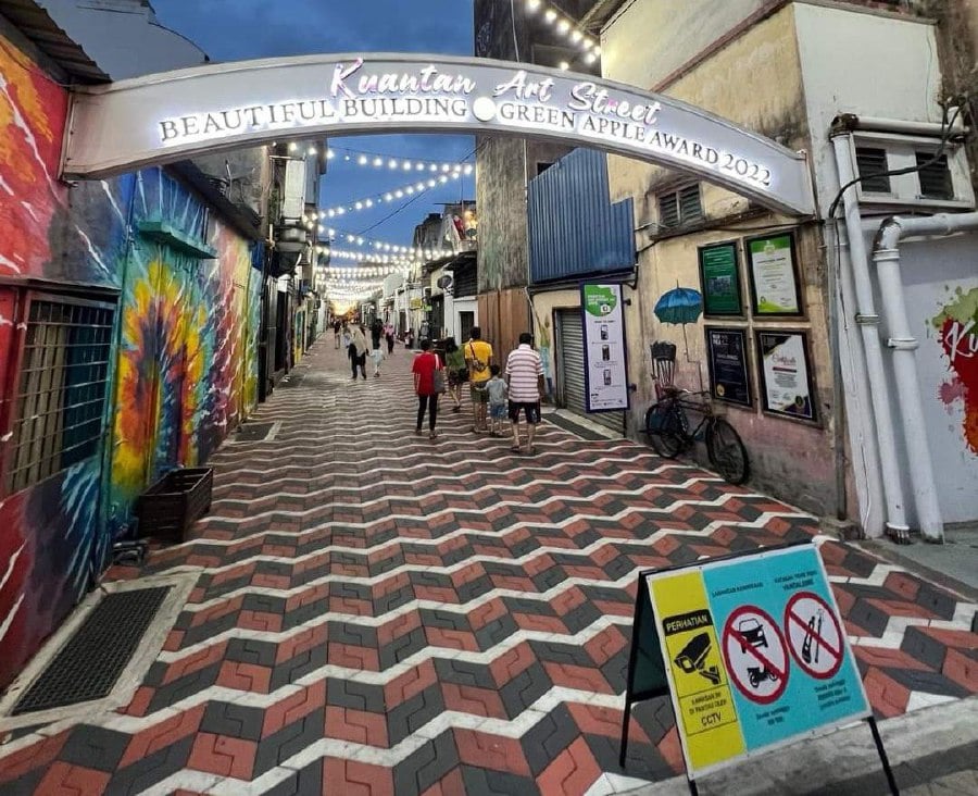  The Kuantan Art Street, which opened in 2021, displays a huge collection of murals drawn artists and is accessible only on foot.- Pic courtesy of Kuantan City Council