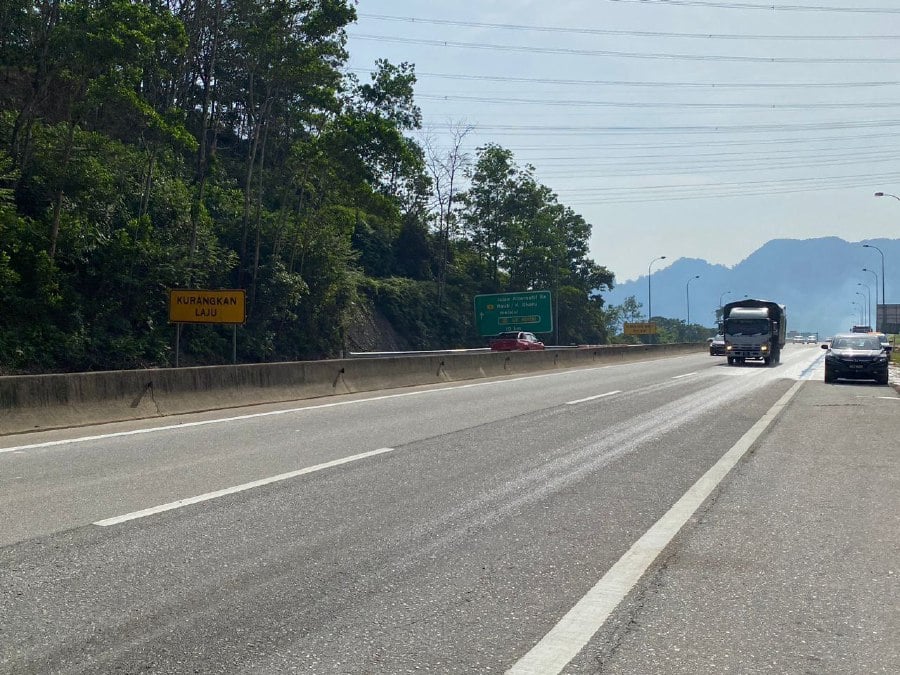 Anih Bhd, the concessionaire of the KLK and the East Coast Expressway Phase 1 (LPT1), said the westbound stretch (towards Kuala Lumpur) was opened to all vehicles at 9.30am today. - Pic courtesy of Anih Berhad