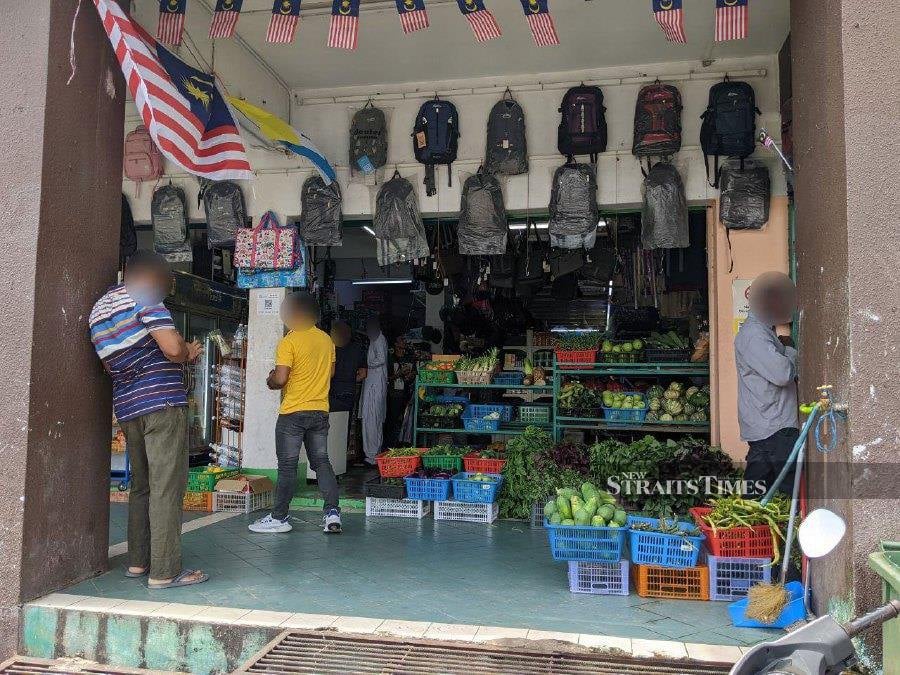 A survey was also conducted in the vicinity of Jalan Rumbia, Bayan Lepas, near the Bukit Jambul Complex, which is known as a gathering place for foreign workers, especially on the weekends or holidays. - NSTP/FOTO ZUHAINY ZULKIFFLI