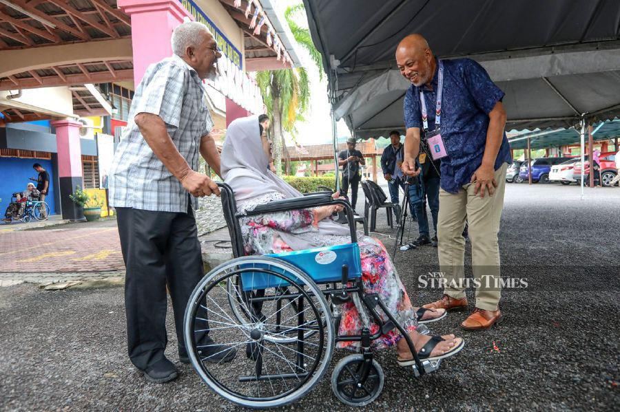 Barisan Nasional's General (Rtd) Tan Sri Raja Mohamed Affandi Raja Mohamed Noor said he expects it to rain in the later part of the day.- NSTP/ROHANIS SHUKRI