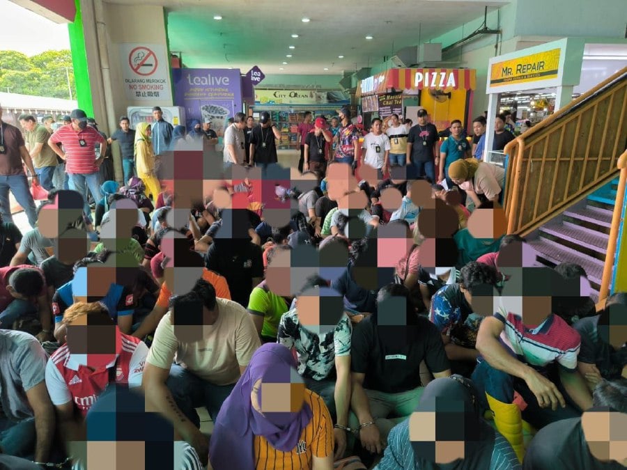 The Johor Immigration Department arrested 114 foreigners, believed to be working without valid permits, in operations dubbed ‘Ops Belanja’ and ‘Ops Selera’ at a supermarket in Tampoi, here, on Friday. - Pic credit JIM JOHOR