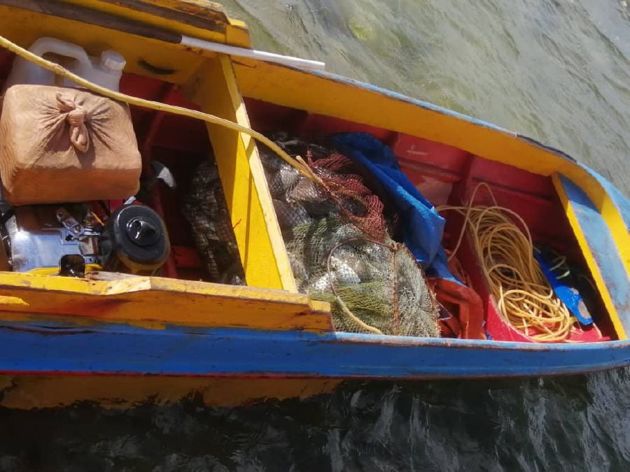 Semporna MMEA seized four boats involved in fish bombing. - Pic courtesy of Semporna MMEA