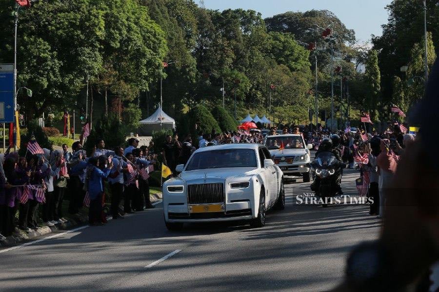 Chants of ‘Daulat Tuanku’  echoed along Jalan Parlimen as Yang di-Pertuan Agong Al-Sultan Abdullah Ri’ayatuddin Al-Mustafa Billah Shah and his convoy were passing through this morning. - NSTP/ASYRAF HAMZAH