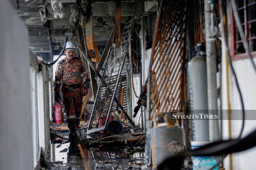 Kuala Lumpur Fire and Rescue Department director Muhammad Salleh Abdul said the wiring problem occurred at unit three of the 17th floor. - NSTP/AIZUDDIN SAAD
