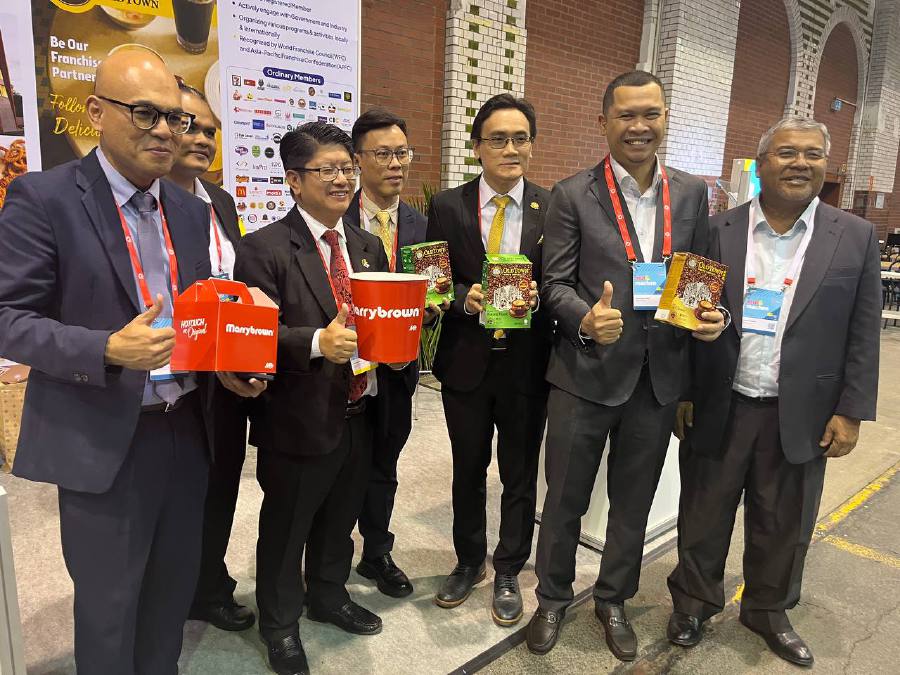 Ewon (3rd from left) at the Malaysian SMEs booth at the SME Future Day event in Berlin. - NSTP pic