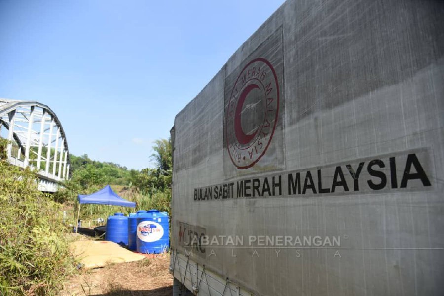 the Malaysian Red Crescent Society (MRCS) had assisted in treating water from the Papar-Mandalipau river using Water, Sanitation, and Hygiene (WASH) techniques.- Pic courtesy of Jabatan Penerangan