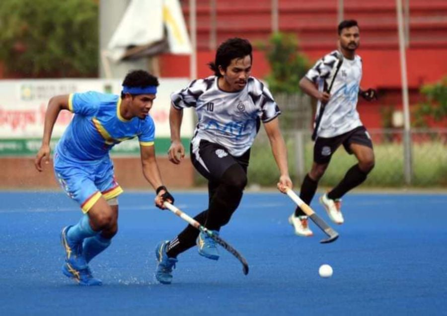 Mohammedan SC’s Fitri Saari (in white) in action in the Bangladesh Hockey League recently. 