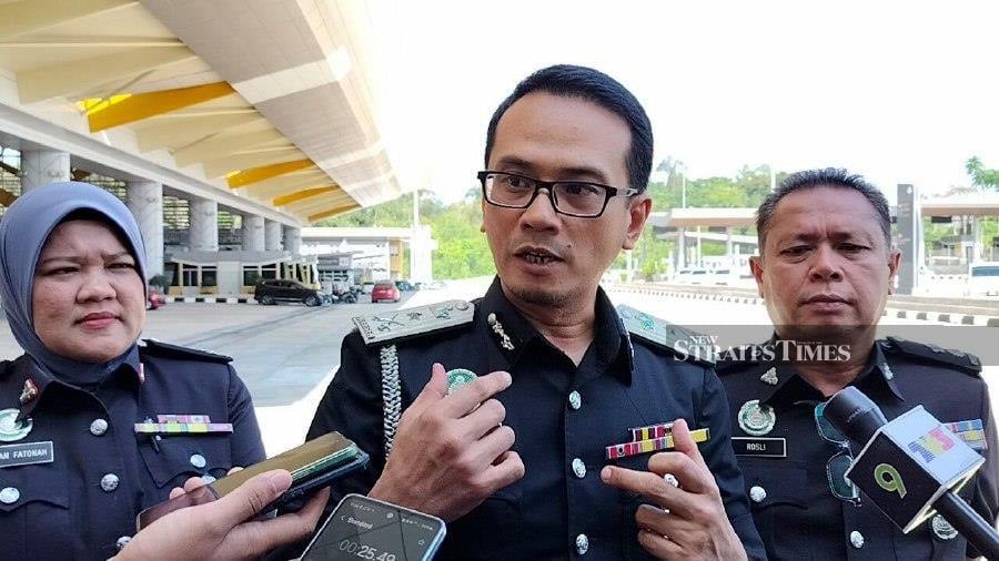 Kedah Immigration director Mohd Ridzzuan Mohd Zain said the department had also shared information regarding the case with its counterparts in Thailand.- NSTP/ZULIATY ZULKIFFLI