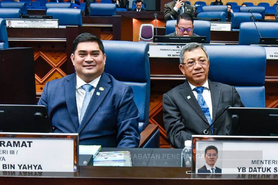 Sabah Deputy Chief Minister and Public Works minister Datuk Shahelmey Yahya (left) at state assembly sitting legislative. Photo courtesy of Sabah Information Department. - Pic courtesy of Sabah Information Department 