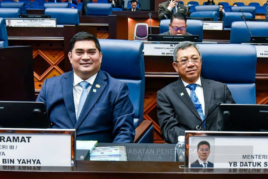 Deputy Sabah Chief Ministers Datuk Shahelmey Yahya (left) and Datuk Seri Dr Joachim Gunsalam. - Pic courtesy of Sabah Information Department