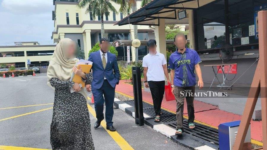 The Malaysian Anti-Corruption Commission (MACC) is looking into the alleged supply of drinking water to the Raja of Perlis Tuanku Syed Sirajuddin Putra Jamalullail in its probe into false claims amounting to RM600,0000 involving the son of the Perlis menteri besar. - NSTP/Aizat Sharif