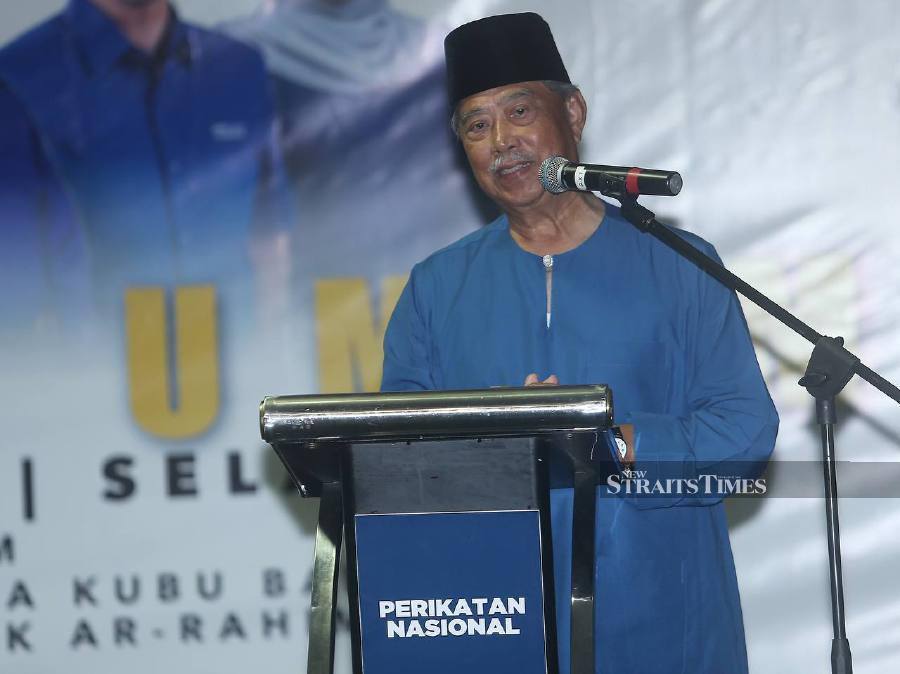 Perikatan Nasional (PN) chairman and Bersatu president Tan Sri Muhyiddin Yassin giving a speech during Ceramah Umum in Kuala Kubu Baharu today. -- NSTP/SAIFULLIZAN TAMADI