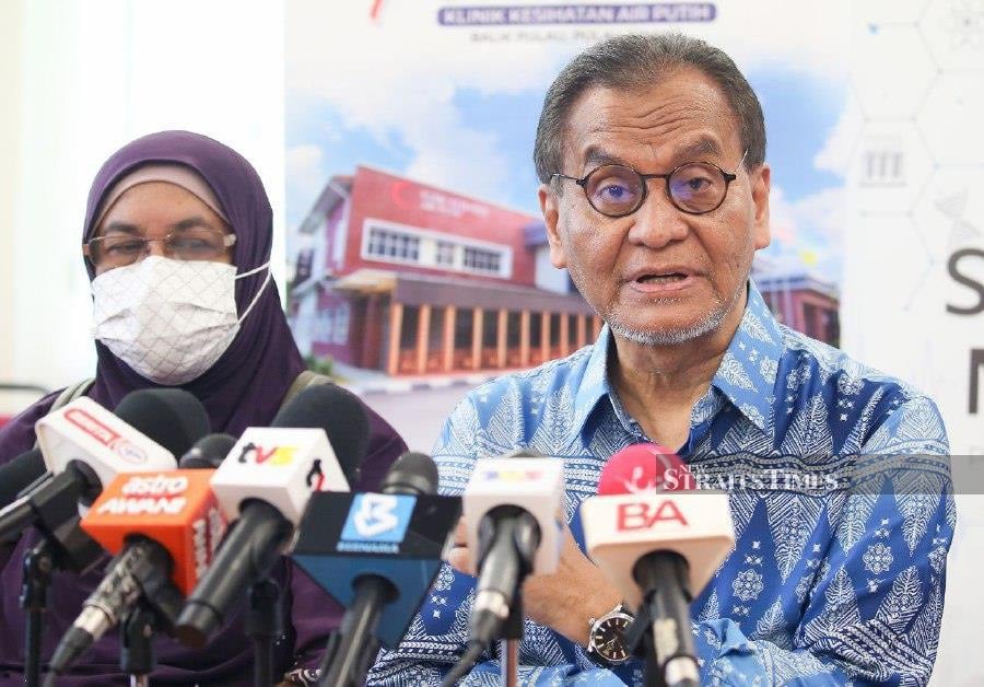 The draft to amend the Medical Act 1971 (Act 50) to address the gap between the parallel pathway programme and the local master’s medicine programme has been completed, said Health Minister Datuk Seri Dr Dzulkefly Ahmad. - NSTP/MIKAIL ONG