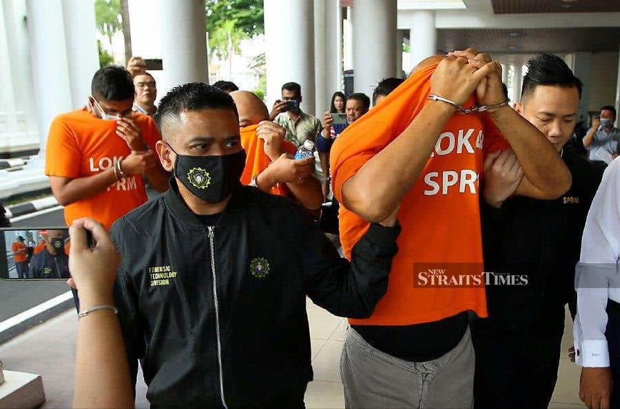 Three senior doctors in the state were among 32 people arrested in a major swoop by the Malaysian Anti-Corruption Commission over their alleged links to a cartel said to have been falsifying PERKESO disability claims. - NSTP/MIKAIL ONG