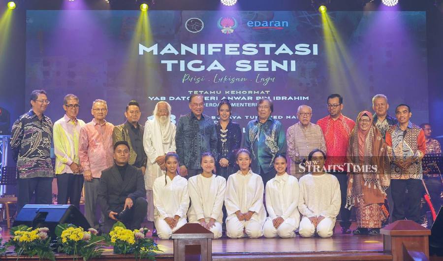 Prime Minister Datuk Seri Anwar Ibrahim attended the Malam Manifestasi Tiga Seni programme at Dewan Bahasa dan Pustaka (DBP) tonight. - NSTP/ASWADI ALIAS