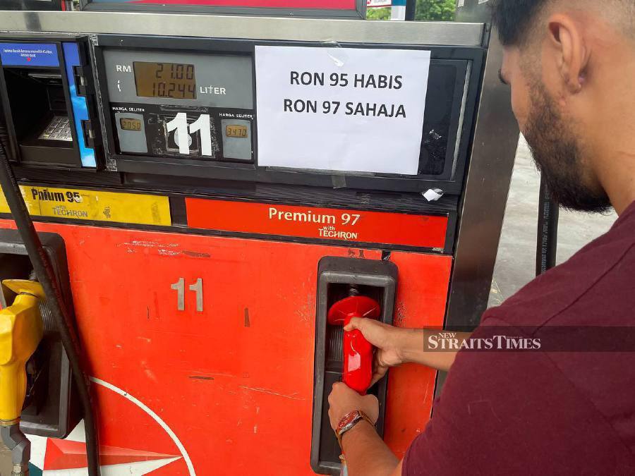 The RON95 petroleum shortage around Changlun and Bukit Kayu Hitam yesterday was due to high traffic volumes and a limited monthly subsidised fuel quota set by the government. - NSTP / WAN NABIL NASIR