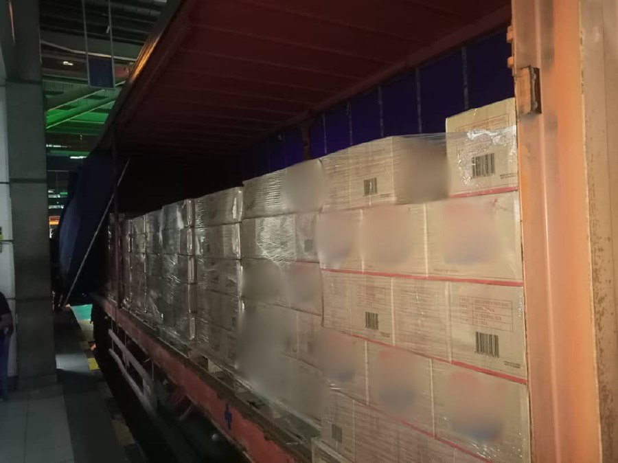 A consignment of canned sardines imported from Singapore worth about RM84,000 was seized at the Causeway checkpoint at Bangunan Sultan Iskandar, here, on March 27. - Courtesy of Maqis Johor