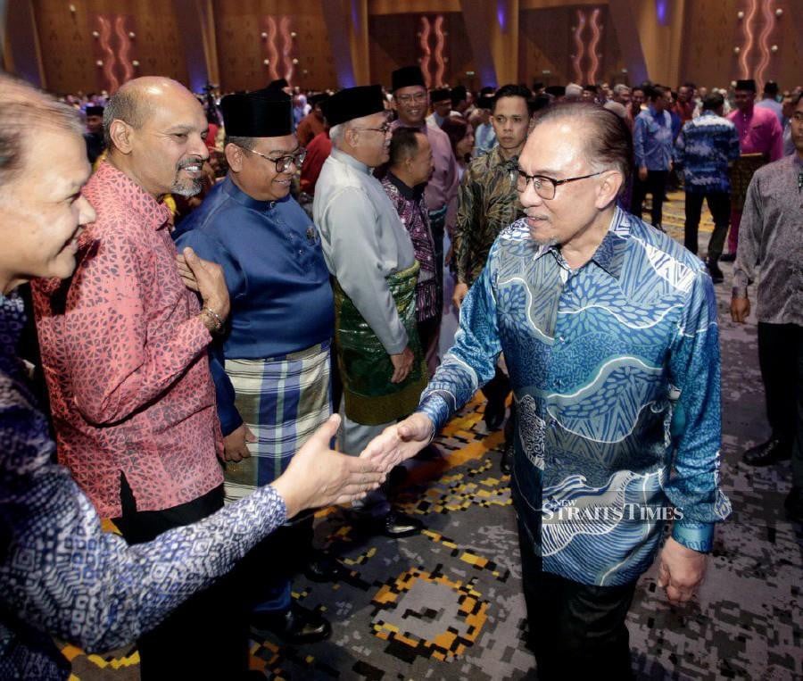 The country’s civil service reform does not acknowledge ‘lazy’ - those with weak performance, said Prime Minister Datuk Seri Anwar Ibrahim. Pic by NSTP/Aizuddin Saad