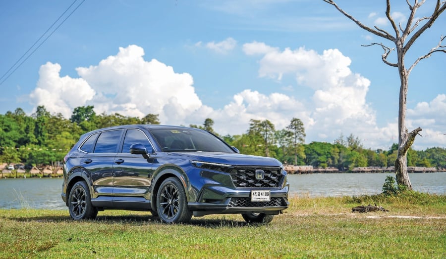 Much like the brand's other models the two-wheel drive (2WD) e:HEV RS sits at the top of the line-up as the premium variant and is at least RM14,000 more than the top-range non-hybrid variant.
