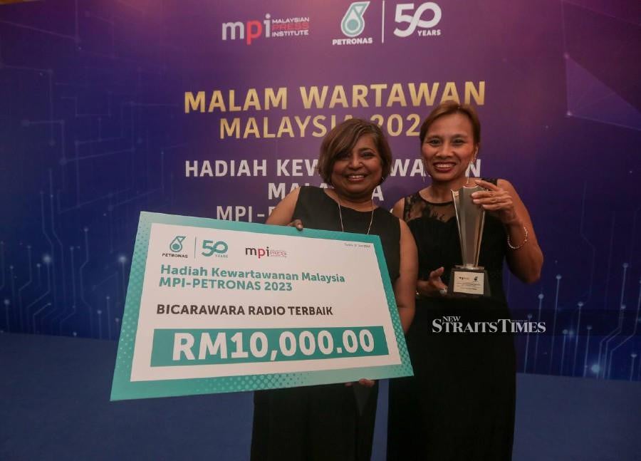 NST Sunday Vibes editor Intan Maizura Ahmad Kamal and Elena Simala Koshy bagged gold in the ‘Best Radio Podcast’ category with their ‘Sunday Vibes @ NST Podcast Episode 51: Scammers Alert!’