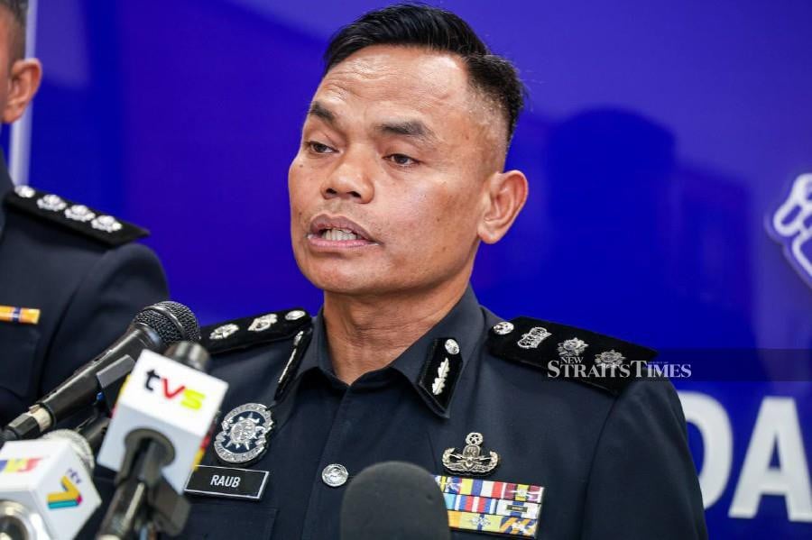 Johor Baru (South) police chief, Assistant Commissioner Raub Selamat, said that convinced by her client, she made 16 online cash transfers to eight bank accounts between Dec 11 and 19, in stages amounting to RM61,360. Pic by ISKANDAR ISHAK