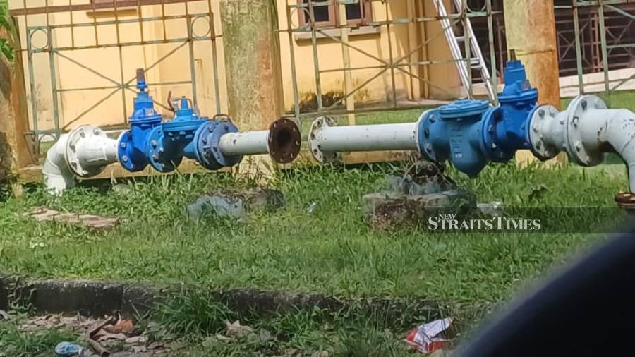 SAJ terminated water supply to Lily Apartment after its management alleged failed to settle outstanding water bills amounting to RM1.4million. Pic courtesy of Lily Apartment residents.