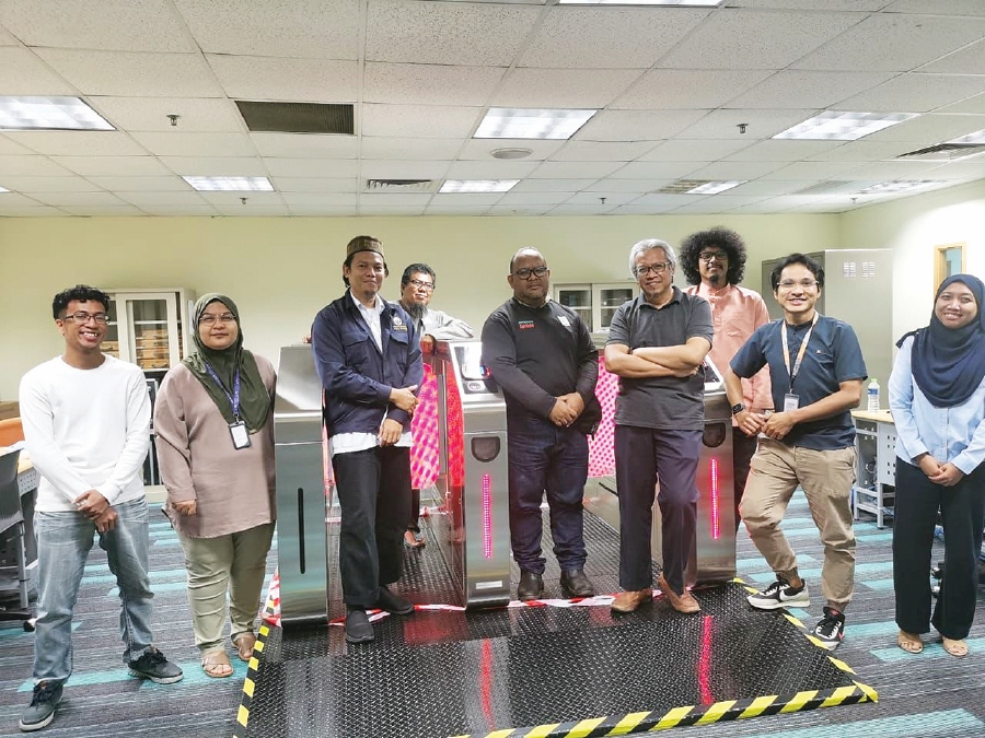 Indra has developed two Automatic Fare Collection (AFC) labs in UniKL, providing students with hands-on experience in a widely-used technology within the railway industry.
