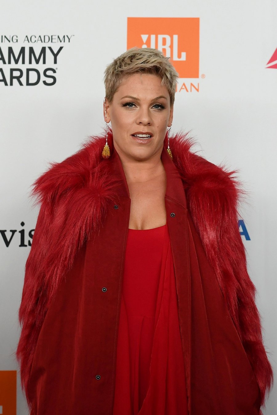 Pink cancels Sydney shows after being hospitalised