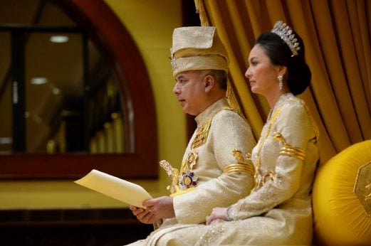Gallery: Enthronement of Sultan of Perak Sultan Nazrin ...