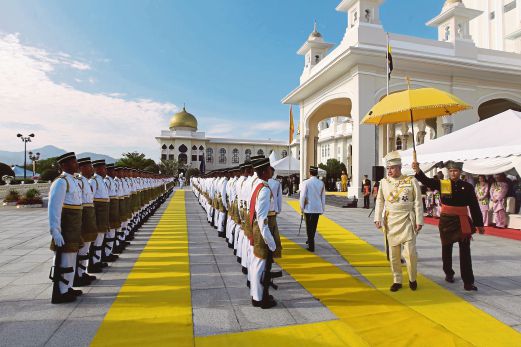  Sultan Nazrin Shah inspecting a contingent from the Royal Engineers Regiment at Istana Iskandariah. Pix by AIZUDDIN SAAD