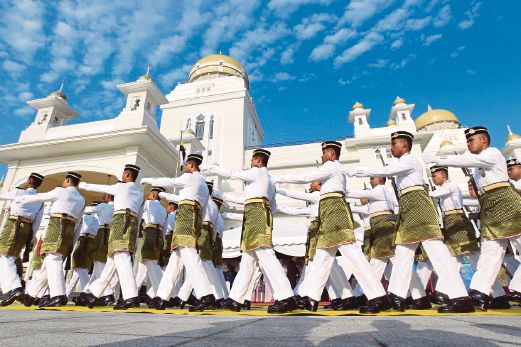 Guard of honour contingent from the Royal Engineers Regiment march at Istana Iskandariah. Pix by Aizuddin Saad