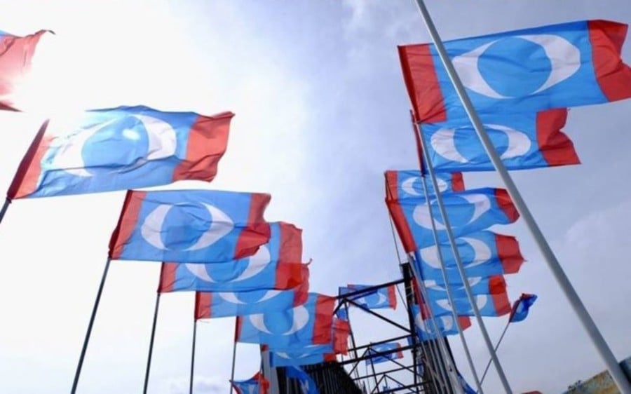 PKR Youth urges caution in accepting new members to prevent past betrayals within the party.- File pic