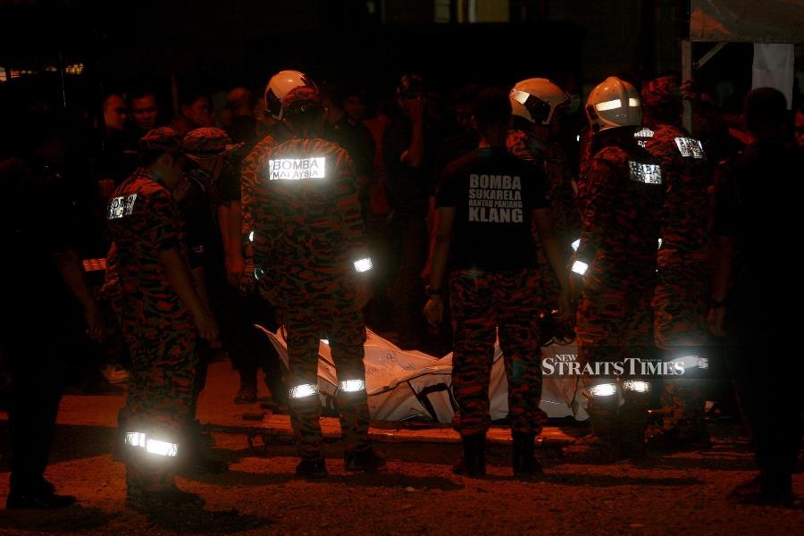 The bodies of both victims were successfully retrieved from the wreckage of the light aircraft. - NSTP / FAIZ ANUAR