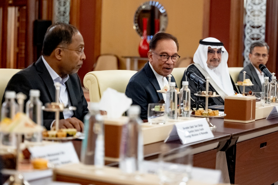 Anwar also heard from Malaysian businessmen in the kingdom of their extensive involvement in Saudi Arabia’s mega engineering project – the futuristic city of NEOM – and the abundance of opportunities awaiting players from Kuala Lumpur. - Pic courtesy of PMO
