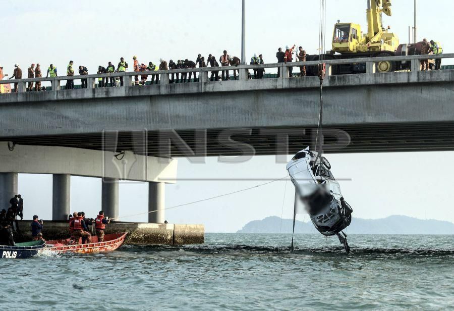 Penang Bridge tragedy: SUV recovered from sea with driver still 