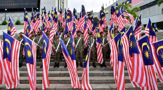 Pm Fly The Jalur Gemilang With Pride New Straits Times Malaysia