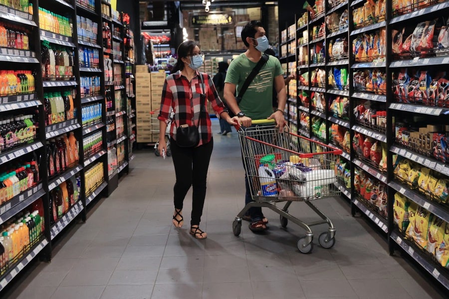 To protect the wellbeing of consumers and in fulfilling the increasing demand for food, the quality of food should not be overlooked. - Bernama file pic