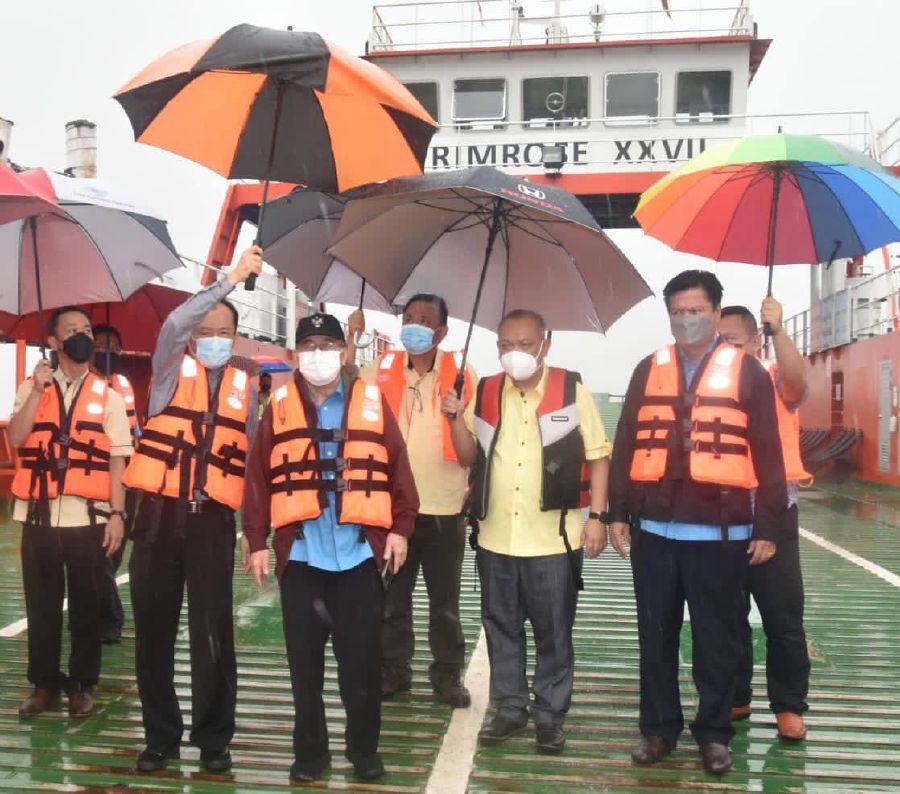 Sarawak Deputy Chief Minister Datuk Amar Douglas Uggah Embas (third from left) visiting the Triso and Saribas ferry terminals in Samarahan yesterday. -- Pic courtesy of DCM office