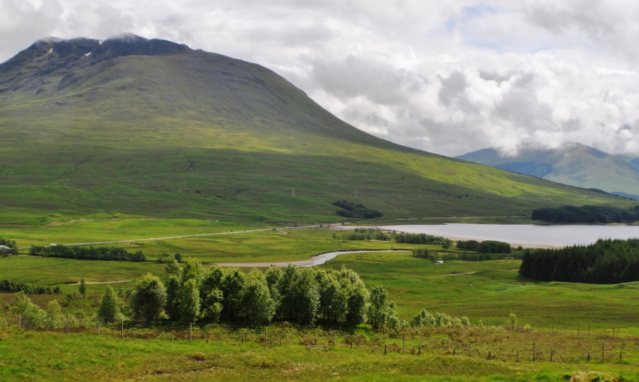 Deep glens against the rugged, brooding mountains – the hallmark of the Highlands. Pix by Zaaba Johar