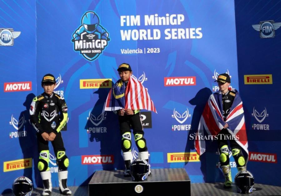  Kotaro Togashi (left), Qabil Irfan Azlan (centre) and Ethan Sparks on the podium after race two at the FIM MiniGP World Series Finals. 